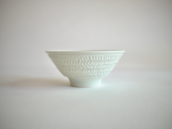 阿部春弥　白磁しのぎ縄文碗