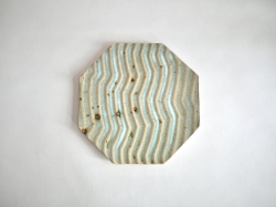 平岡仁　灰釉波紋八角皿