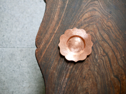 送料無料　秀逸作　『水の音』手打ち銅製茶托５客　作家物　共箱　径8.4ｃｍ 送料無料 秀逸作 『水の音』手打ち銅製茶托5客 作家物 共箱