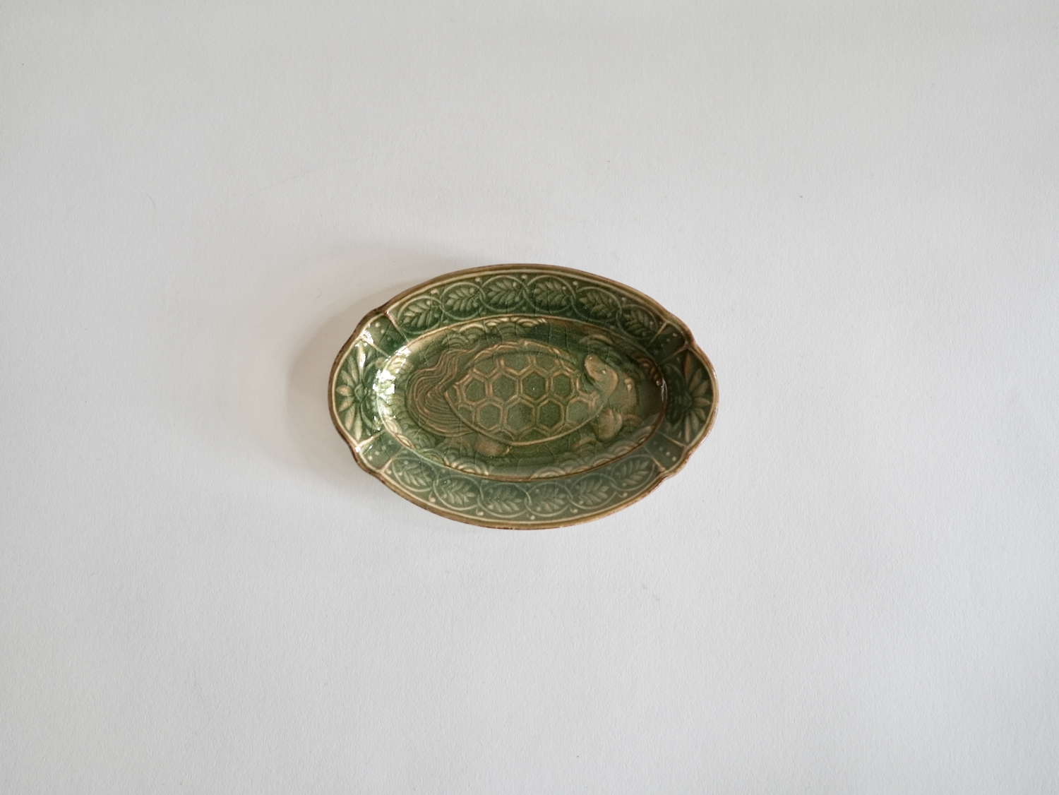 SUIYO　陽刻 オーバル SS 亀 青磁