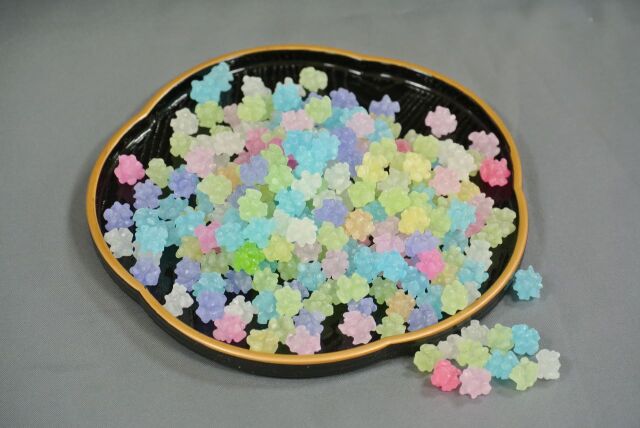 クリスタルあじさいの園金平糖/小綸(1kg)目にも鮮やか青色主体のミックス小粒金平糖♪ クリスタルあじさいの園プレートディスプレイ
