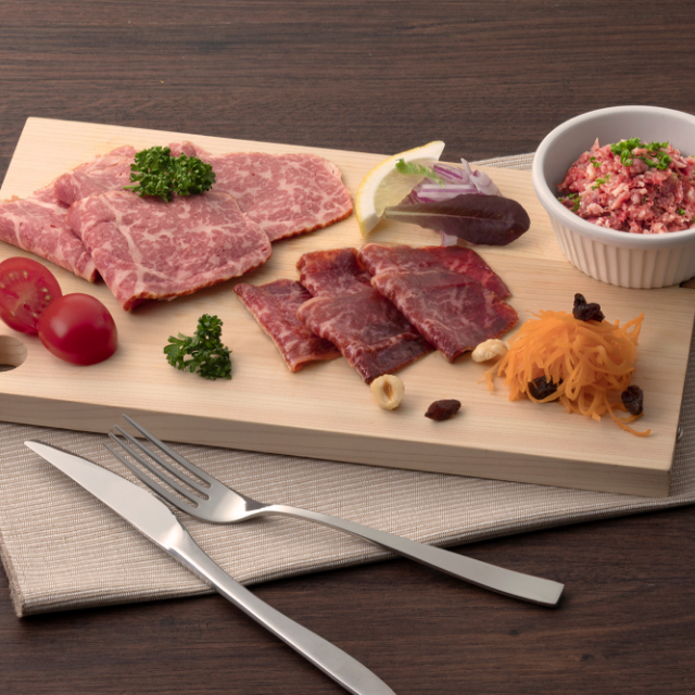 TORIYAMA UMAMI WAGYU(鳥山旨味和牛)ハム・生ハム・コンビーフの食べ比べ