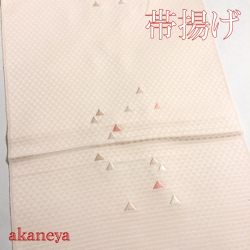 帯揚げ　正絹　薄いピンク　鱗文様　刺繍