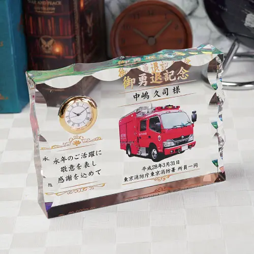 オリジナル彫刻入りの時計