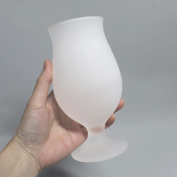 プレゼントにおすすめの、オリジナル彫刻入りビールグラス