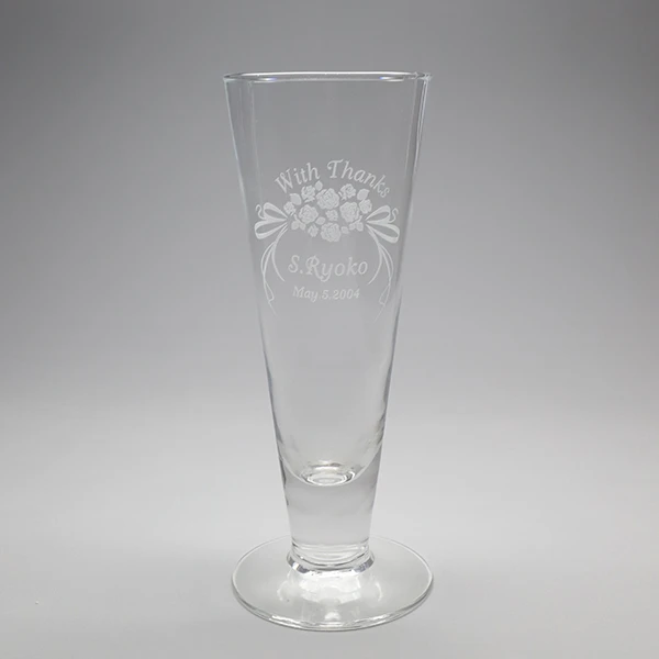 ギフトにおすすめの、オリジナル彫刻入りビールグラス