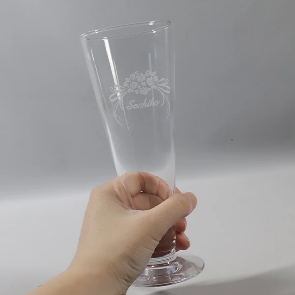 ギフトにおすすめの、オリジナル彫刻入りビールグラス