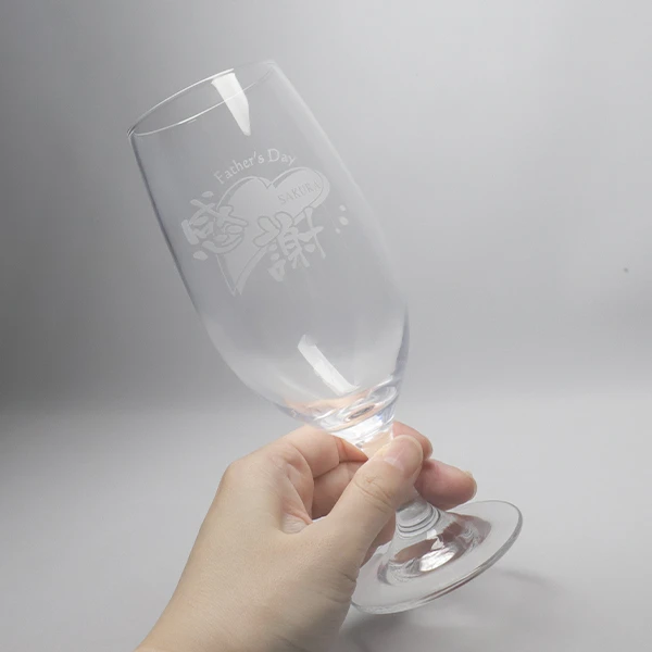 ギフトにおすすめの、オリジナル彫刻入りビアグラス