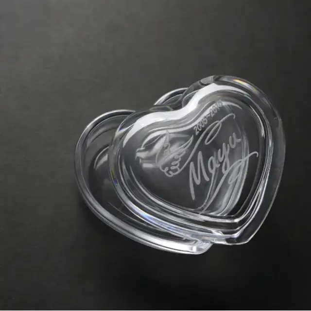 オリジナル彫刻入りの小物入れ