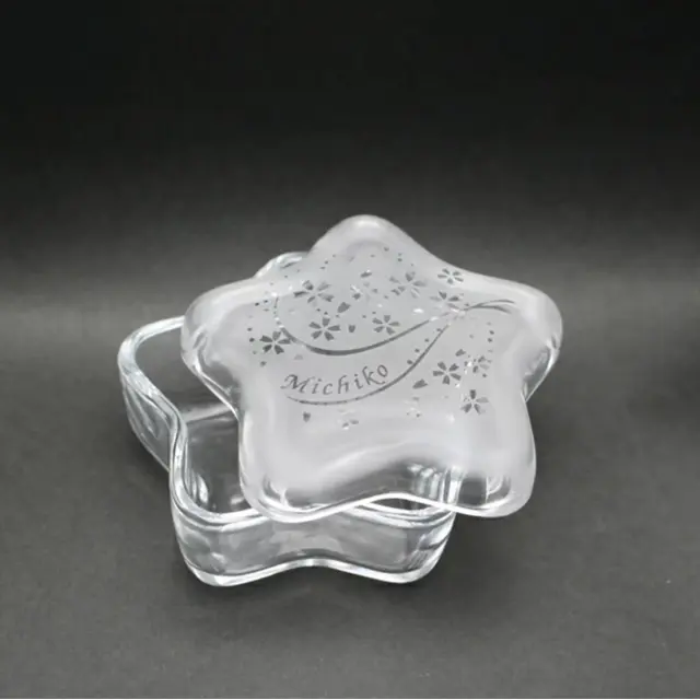 オリジナル彫刻入りの小物入れ