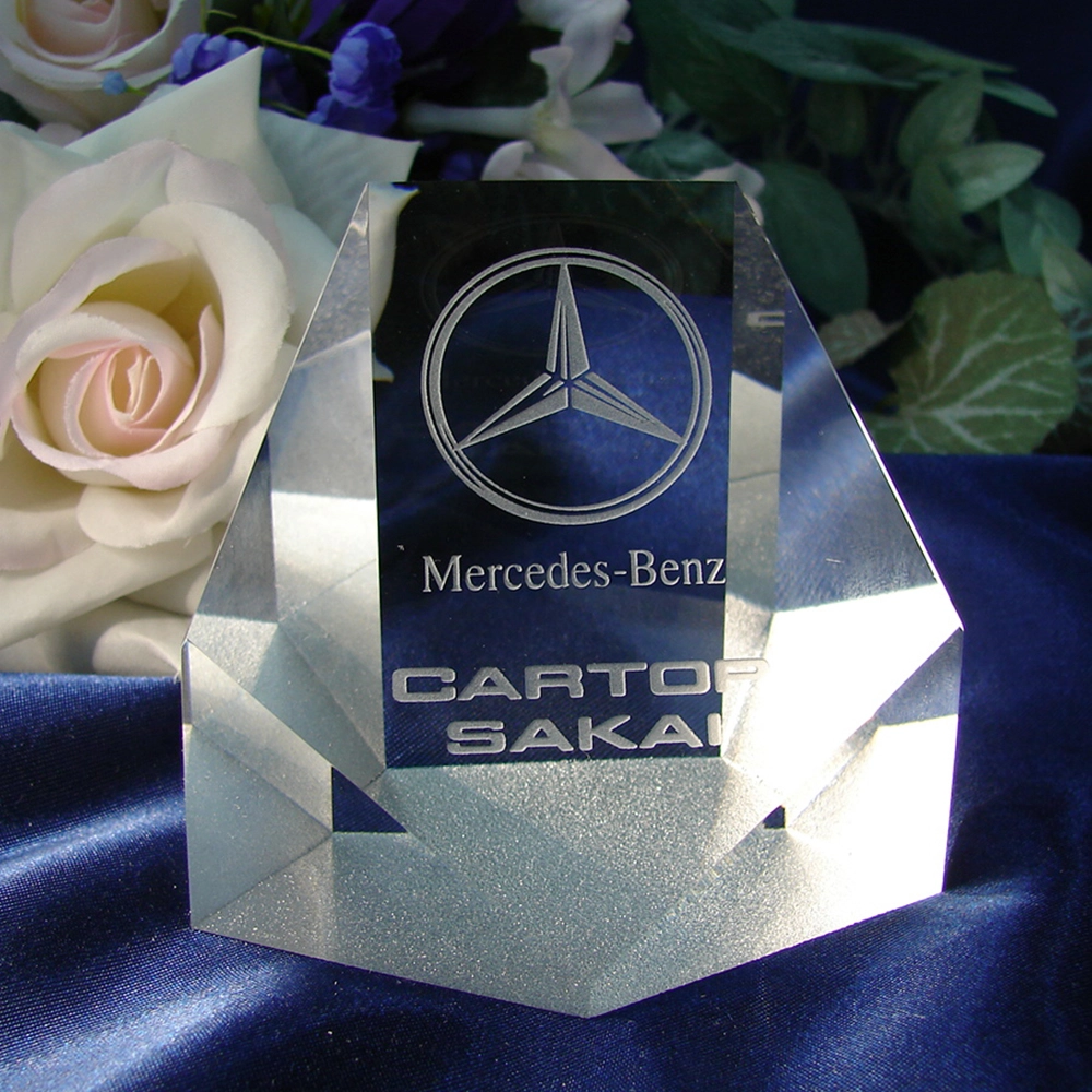 オリジナル彫刻入りのペーパーウェイト