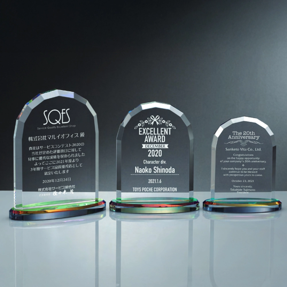 オリジナル彫刻入りのトロフィー