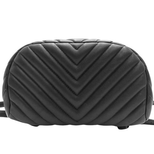 CHANEL(シャネル) シェブロン Vステッチ チェーンリュック