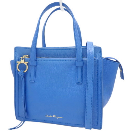 Salvatore Ferragamo(サルヴァトーレ フェラガモ) AMY エイミー トートバッグ ハンドバッグ 2way ガンチーニ ショルダー肩掛け 斜め掛け カーフ ブルー青 ゴールド金具 21F 478 レディース 40802012907【中古】【アラモード】 Salvatore Ferragamo(サルヴァトーレ フェラガモ) AMY エイミー トートバッグ ハンドバッグ 2way ガンチーニ ショルダー肩掛け 斜め掛け カーフ ブルー青 ゴールド金具 21F 478 レディース 40802012907【中古】【アラモード】