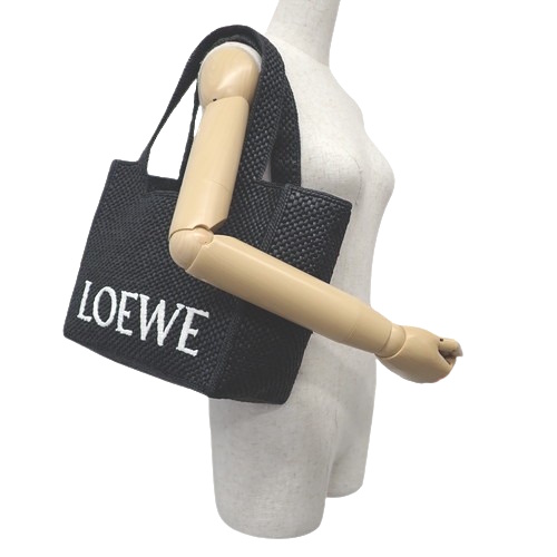 ロエベ ロエベフォント トート ラージ ナチュラル/ブラック ロエベフォント トート ラージ（ラフィア） ブラック - LOEWE