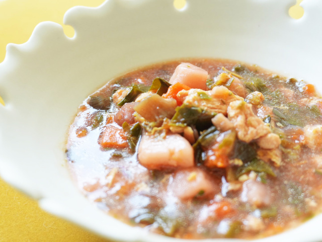 無投薬鶏むね肉とビーツのボルシチ２