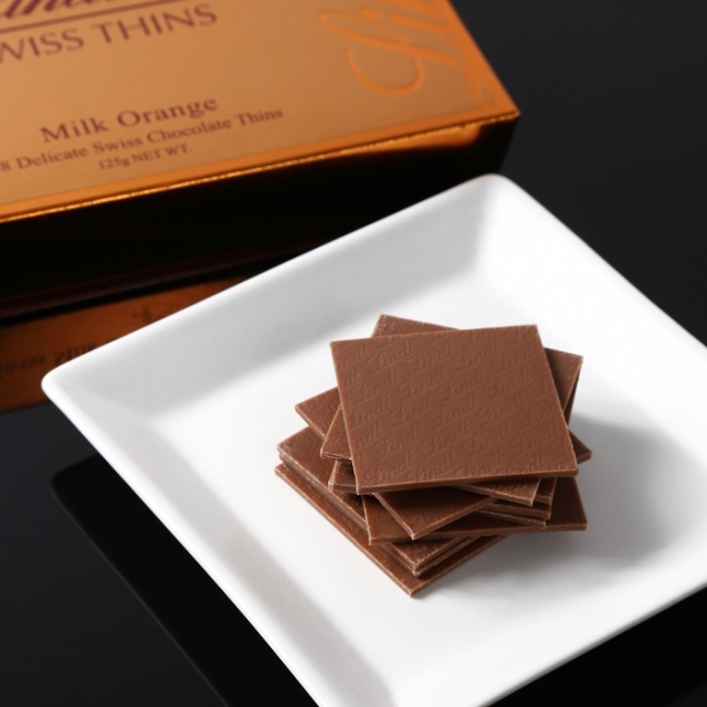 バレンタイン チョコ リンツ チョコレート Lindt オレンジ エキストラシン ４８個入 ギフト プレゼント 本命チョコ 自分チョコ 個包装 賞味期限 人気 通販 高級 ブランド おすすめ おしゃれ ショコラ スイーツ 贈り物 誕生日 母の日 父の日 クリスマス 製菓 洋菓子