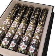 宇野千代のお線香 特撰淡墨の桜 短寸１０入 (塗箱入) お彼岸 お供え お供え物 お返し 果物 線香 お菓子 飾り 2023 秋 御供 贈る 準備 いつ 土産 食べ物 のし お布施 袋