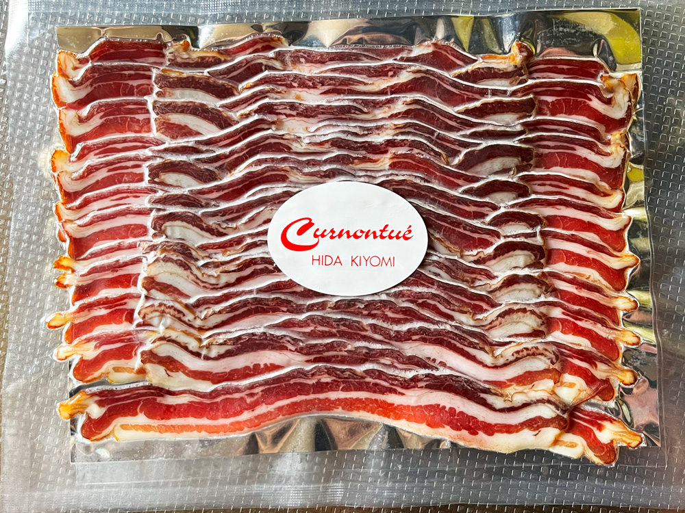 ポアトリーヌ・フュメ　豚ばら肉燻製　キュルノンチュエ