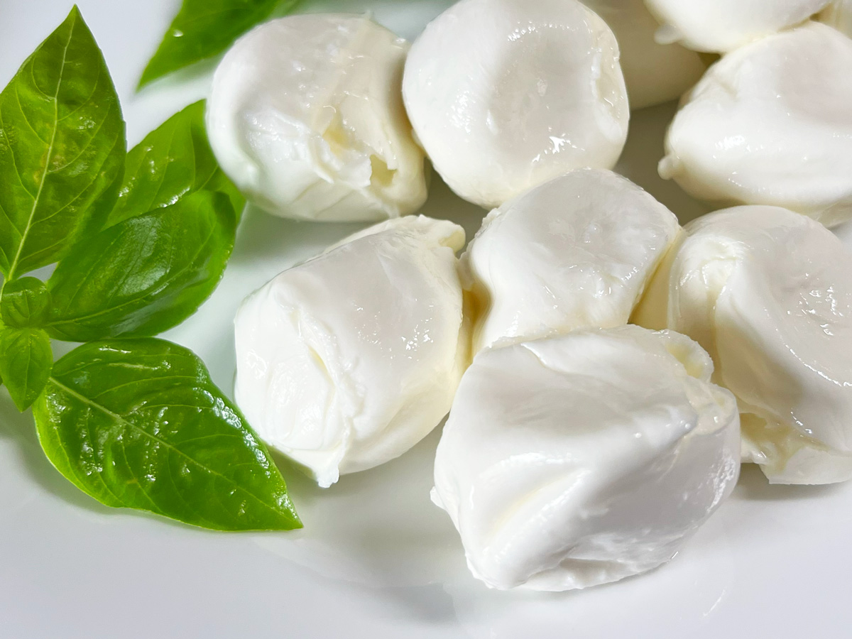 牛乳モッツァレラチーズ ひとくちサイズ イタリア産