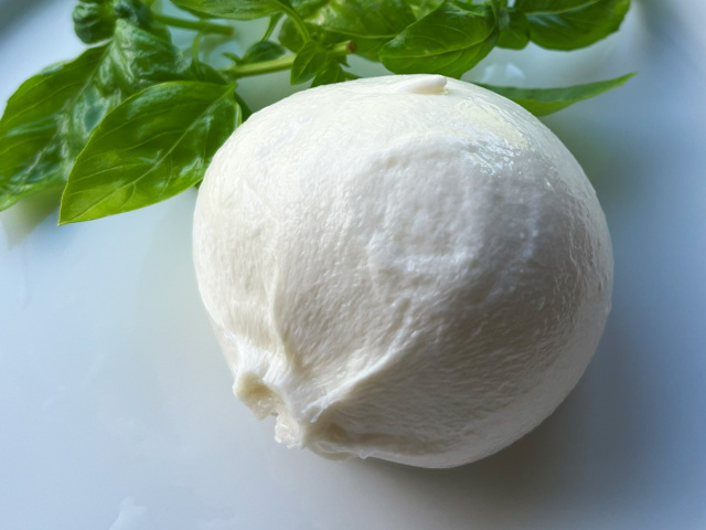 モッツァレラブッラータ イタリア産 Sorrentina