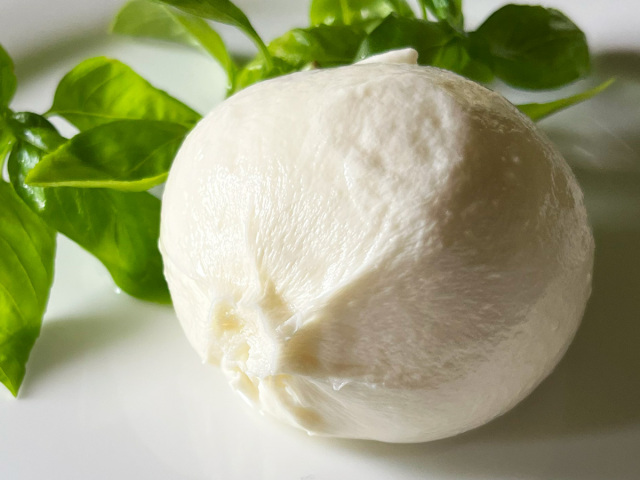 冷凍 牛乳モッツァレッラ ブッラータ 125g イタリア産 Sorrentina