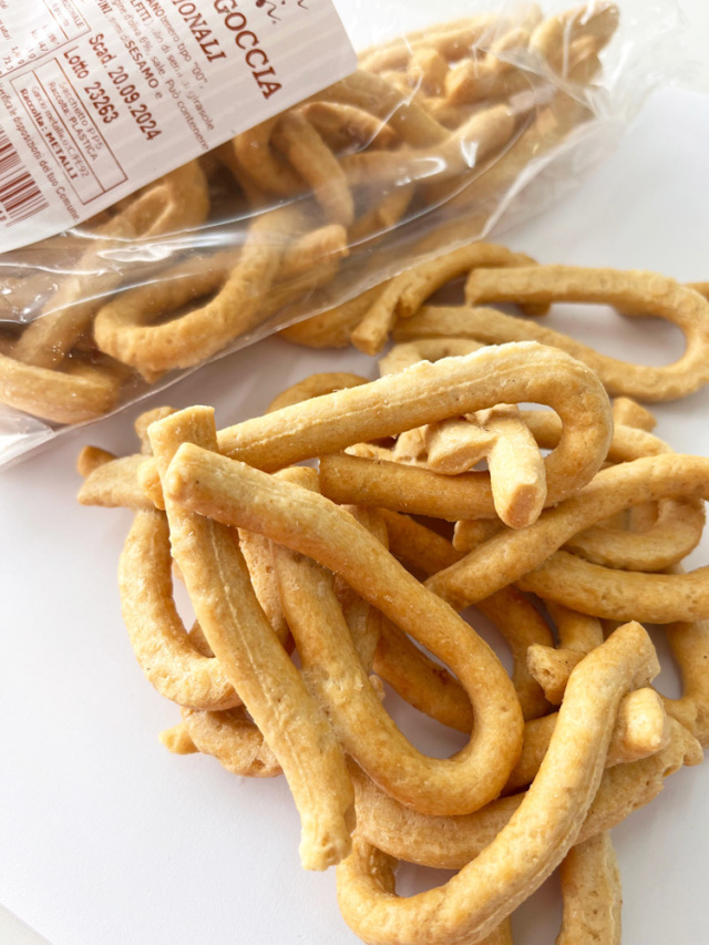 イタリアの伝統的なスナック「タラッリ雫形」 (Italian taralli)