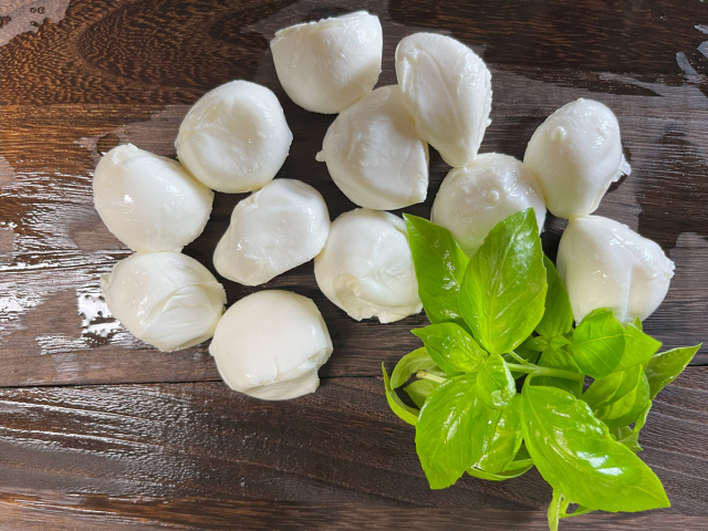 牛乳モッツァレラチーズ ひとくちサイズ イタリア産