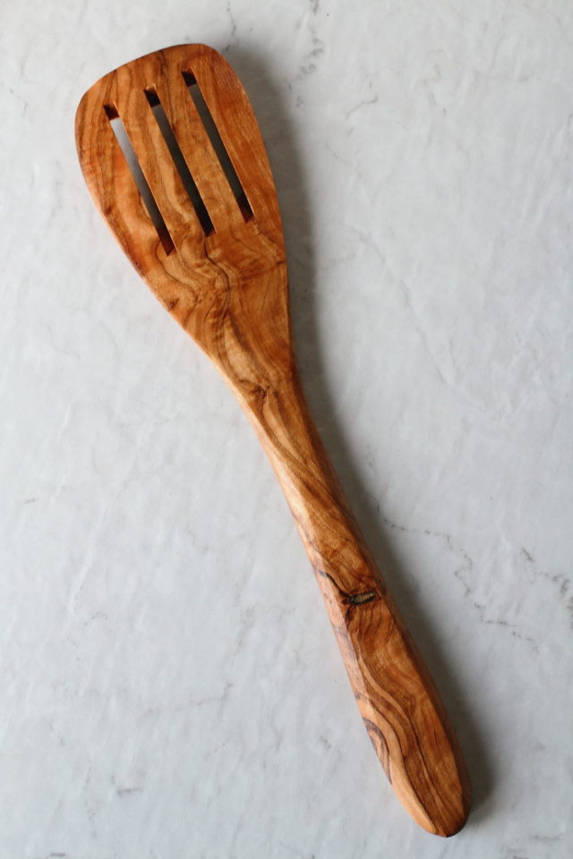 縦穴付 ターナー (バタービーター) アルテレニョ社 イタリア製 (Italian butter beater turner made by Arte Legno Olive Wood) 商品