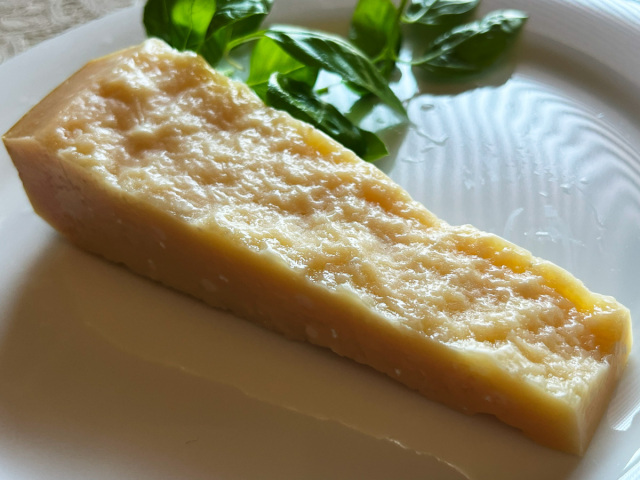 イタリア産 パルミジャーノ レッジャーノ チーズ