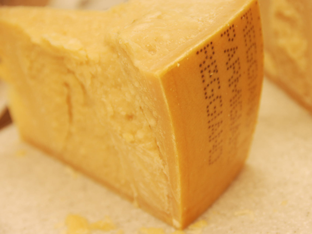 パルミジャーノ・レッジャーノ チーズ グランスペチアーレ 24ヶ月熟成 イタリア産