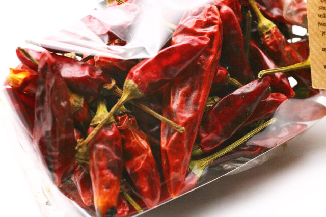 ペペロンチーノ ホール (大粒の赤唐辛子) 30g (peperoncino hole by Delizie di Calabria)