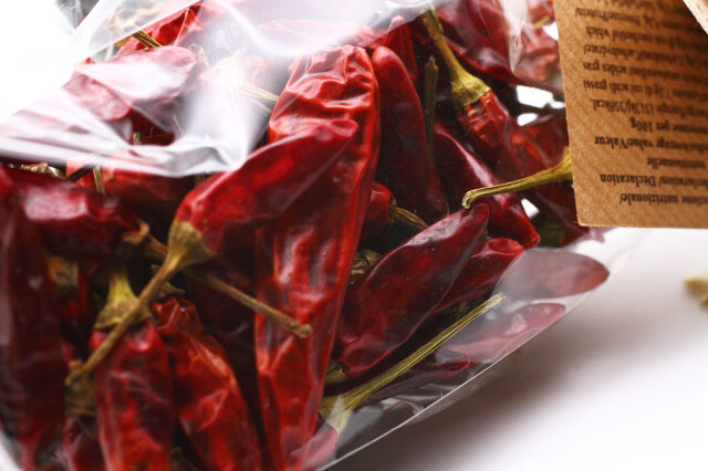 ペペロンチーノ ホール (大粒の赤唐辛子) 30g (peperoncino hole by Delizie di Calabria)