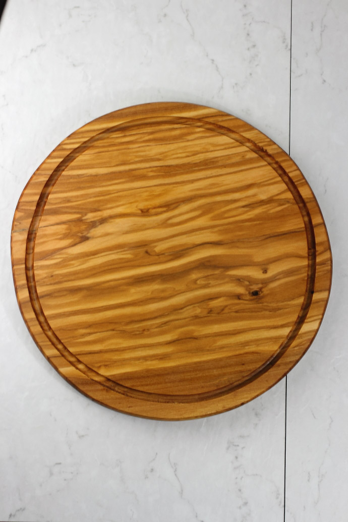 円形カッティングボード (溝付き) アルテレニョ社 イタリア製 (Italian olive fluted round board made by Arte Legno) 商品