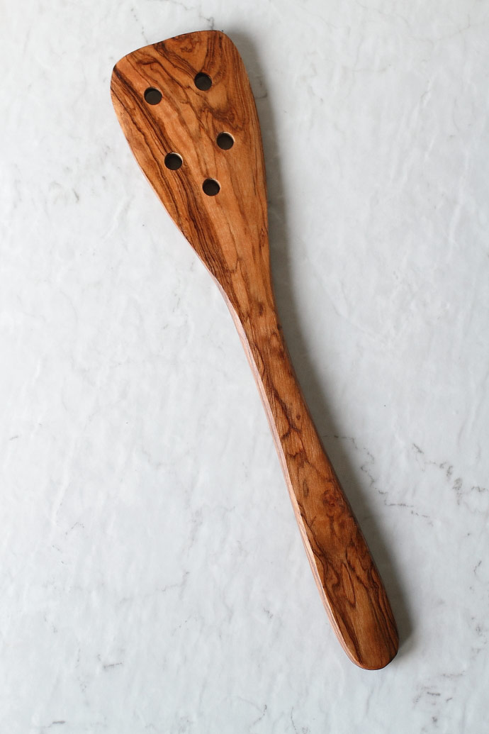 多穴付 ターナー アルテレニョ社 イタリア製 (Italian perforated turner made by Arte Legno Olive Wood) 商品