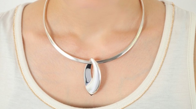 ネッククリップ＆クレサント　メイン２