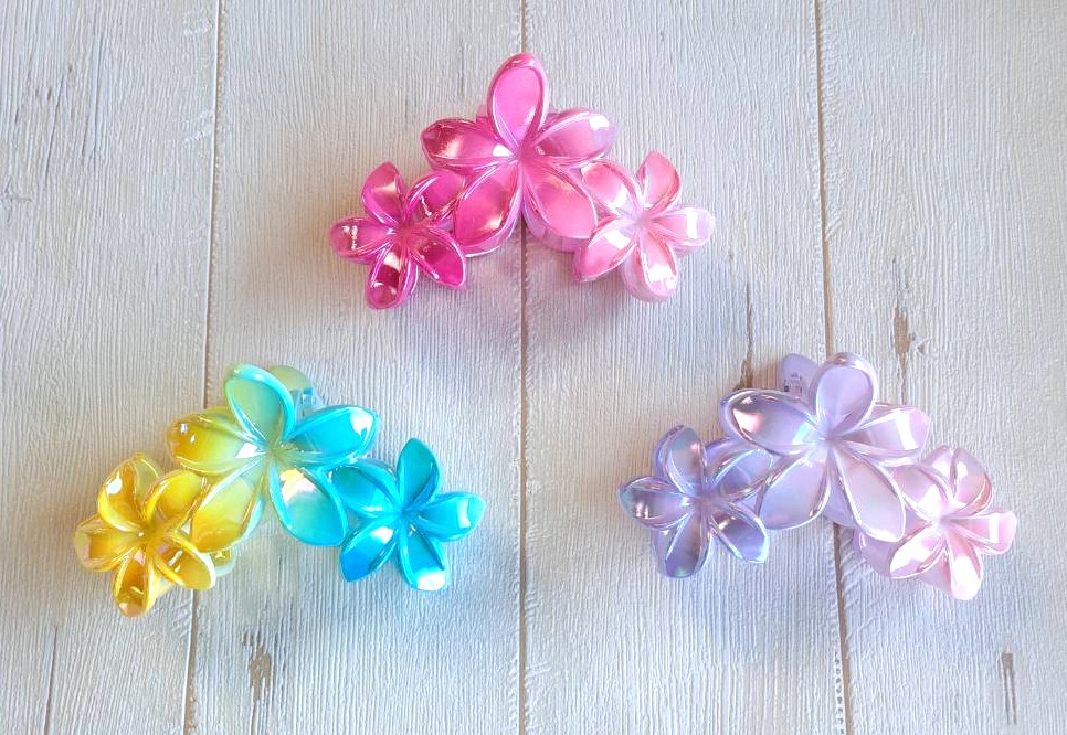 【Pukana2026春夏】プルメリア３連オーロラヘアクリップ