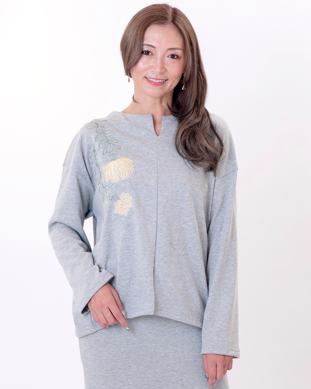 【Pukana2026秋冬】キーネック刺繍裏毛トップス　2640