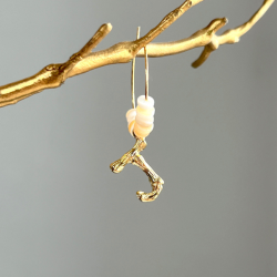 【サージカルステンレス】イニシャルピアス【５点までメール便配送OK！送料250円】