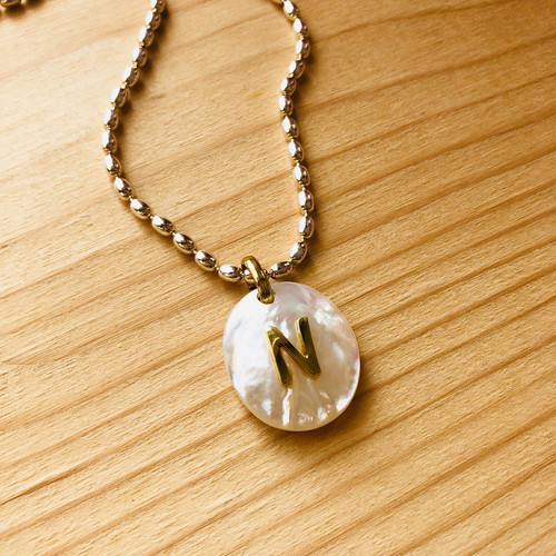 白蝶貝 イニシャルアクセサリー 【Bonny Port 】 ※ペンダントTopのみ