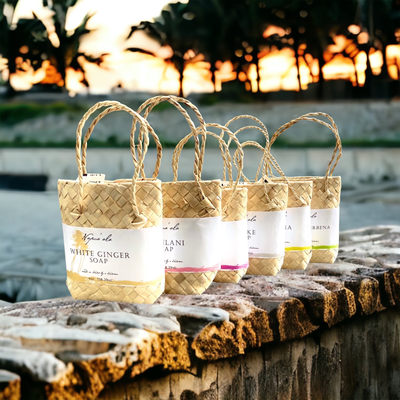 ハワイ直輸入ナプアアラ、ラウハラケース入り石鹸/香りをお選びください