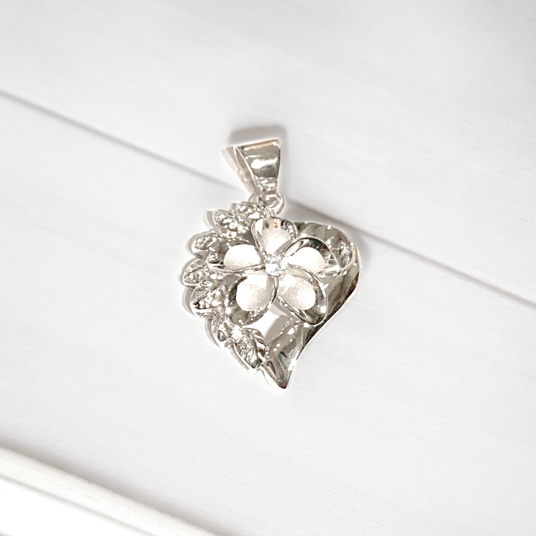 ハートプルメリアのネックレスTOP