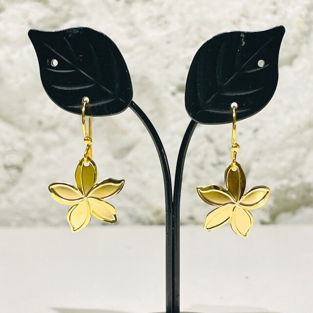 Leighton Lam/Plumeriaピアス