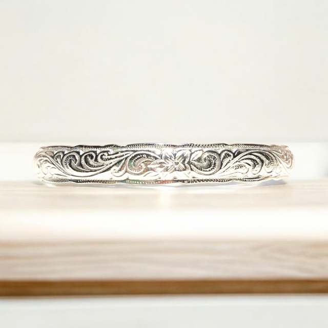 カットアウトスクロールバングル／ SV