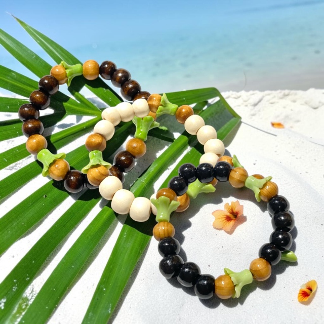 Hawaiiフラワーブレス/WH/BR/BK