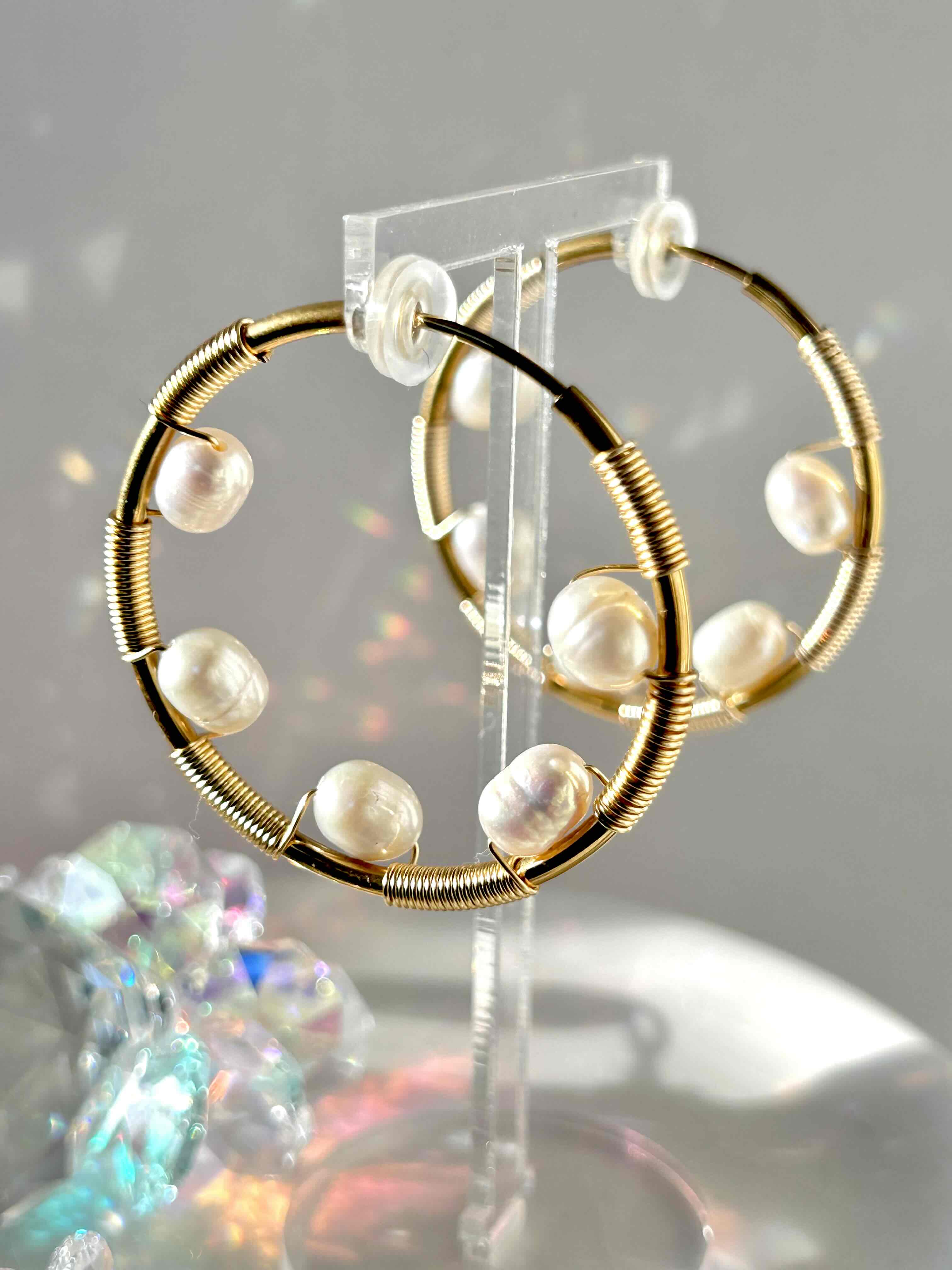 UFU PEARL HOOP EARRING