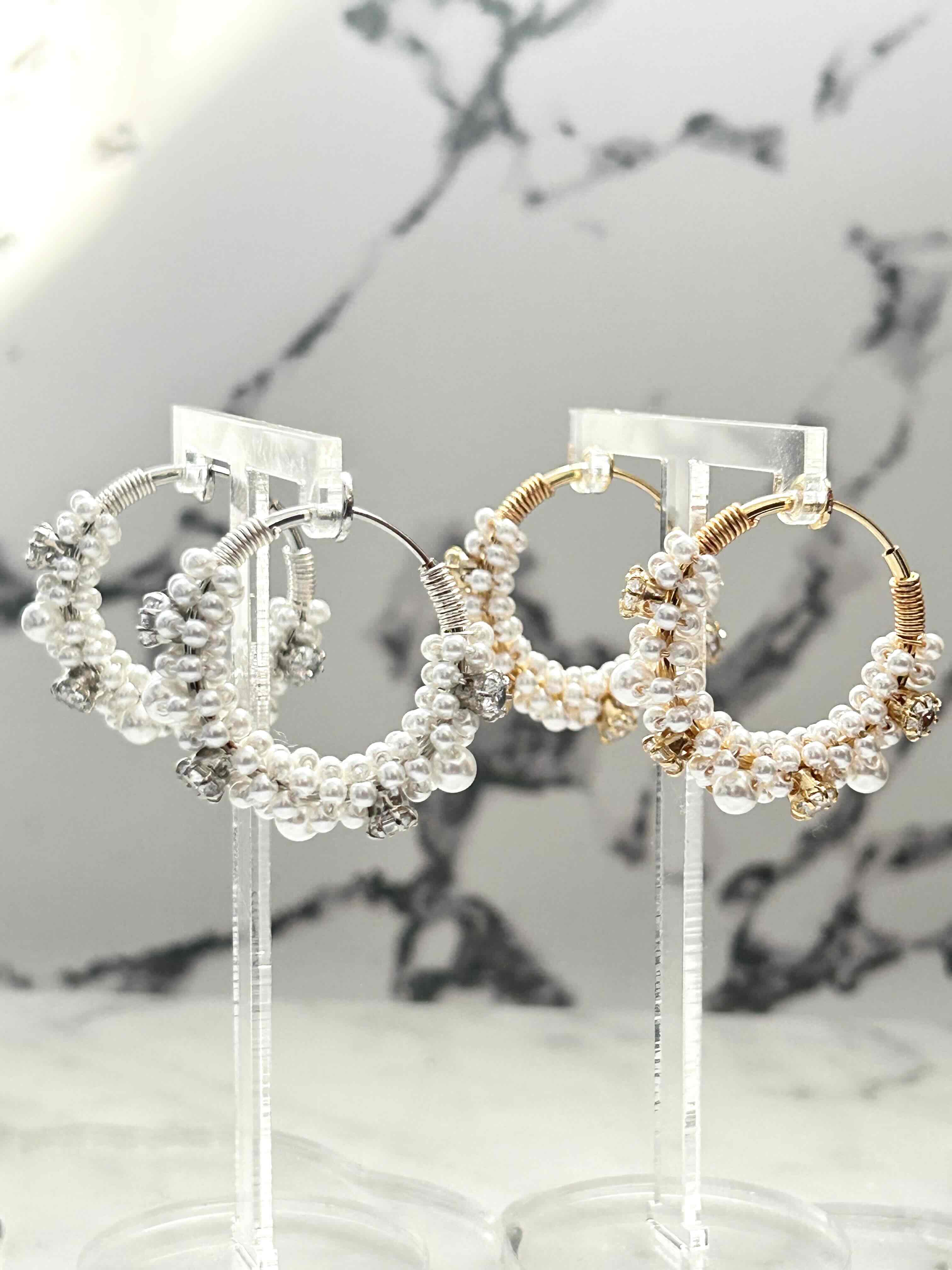 ピアスみたいに見えるイヤリング パール×クリスタルのフープイヤリング