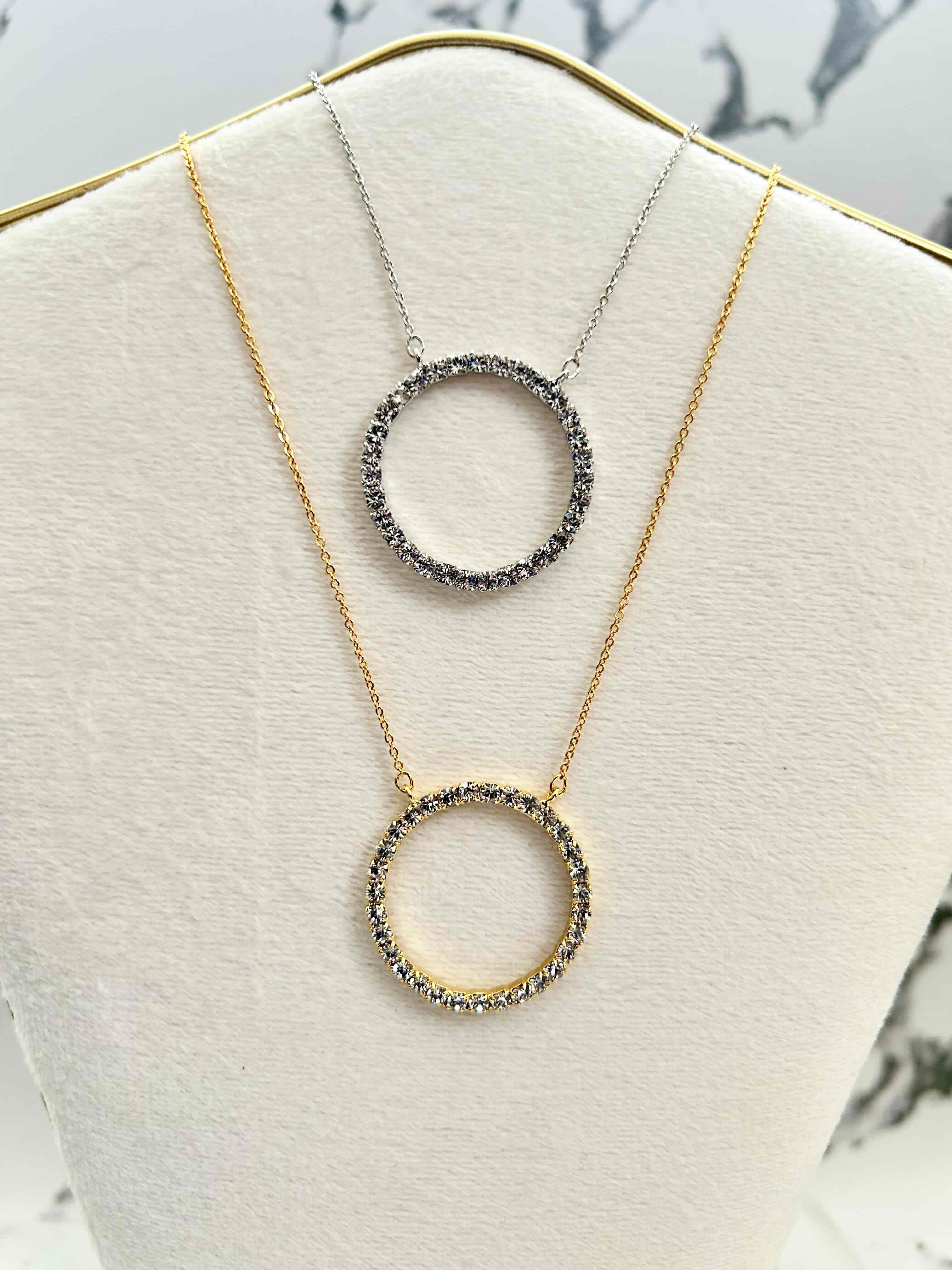 クリスタルサークルショートネックレス