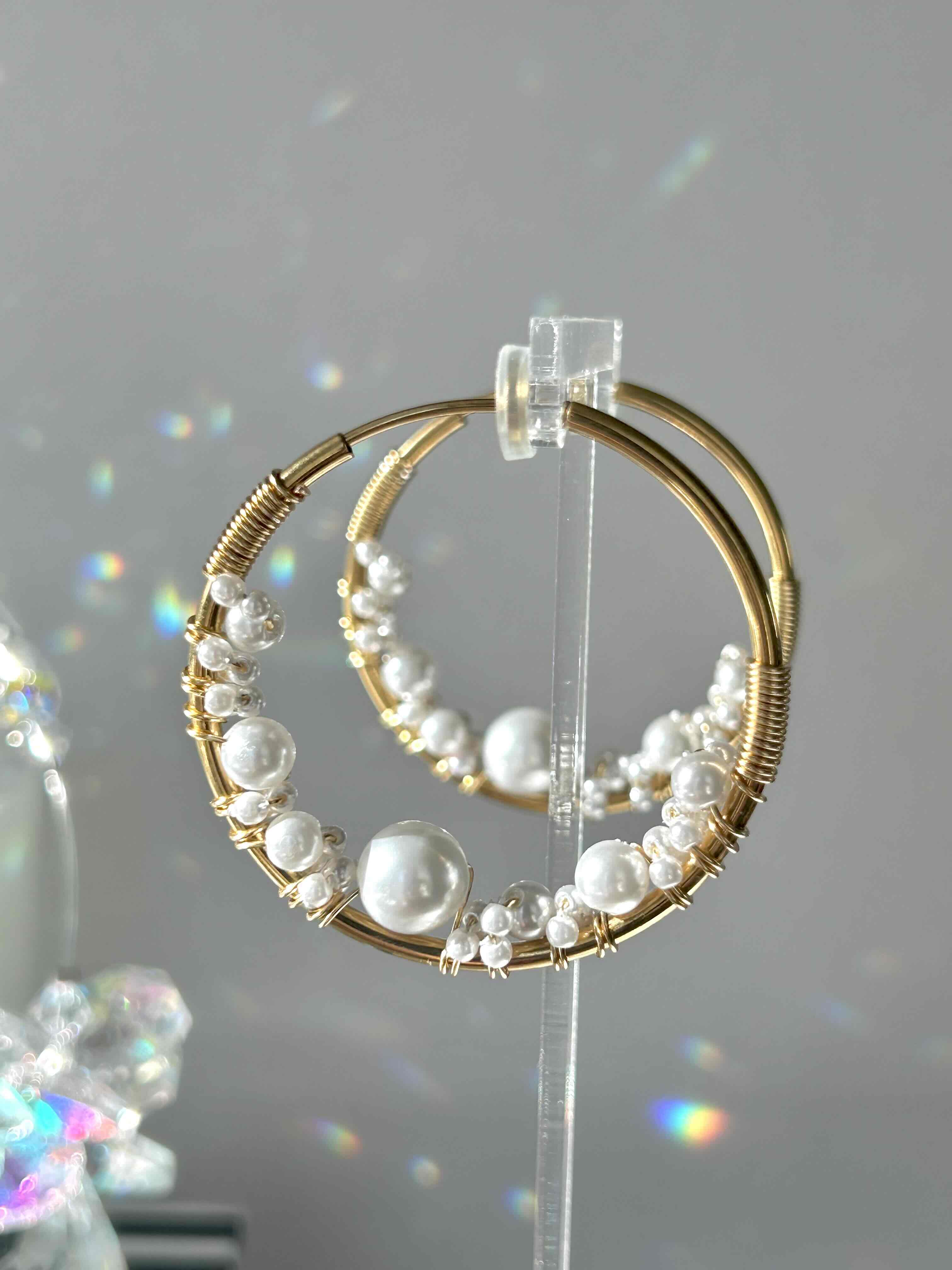 1/18 20:00～販売開始  ミドルフープのアンダーラウンドパールイヤリング