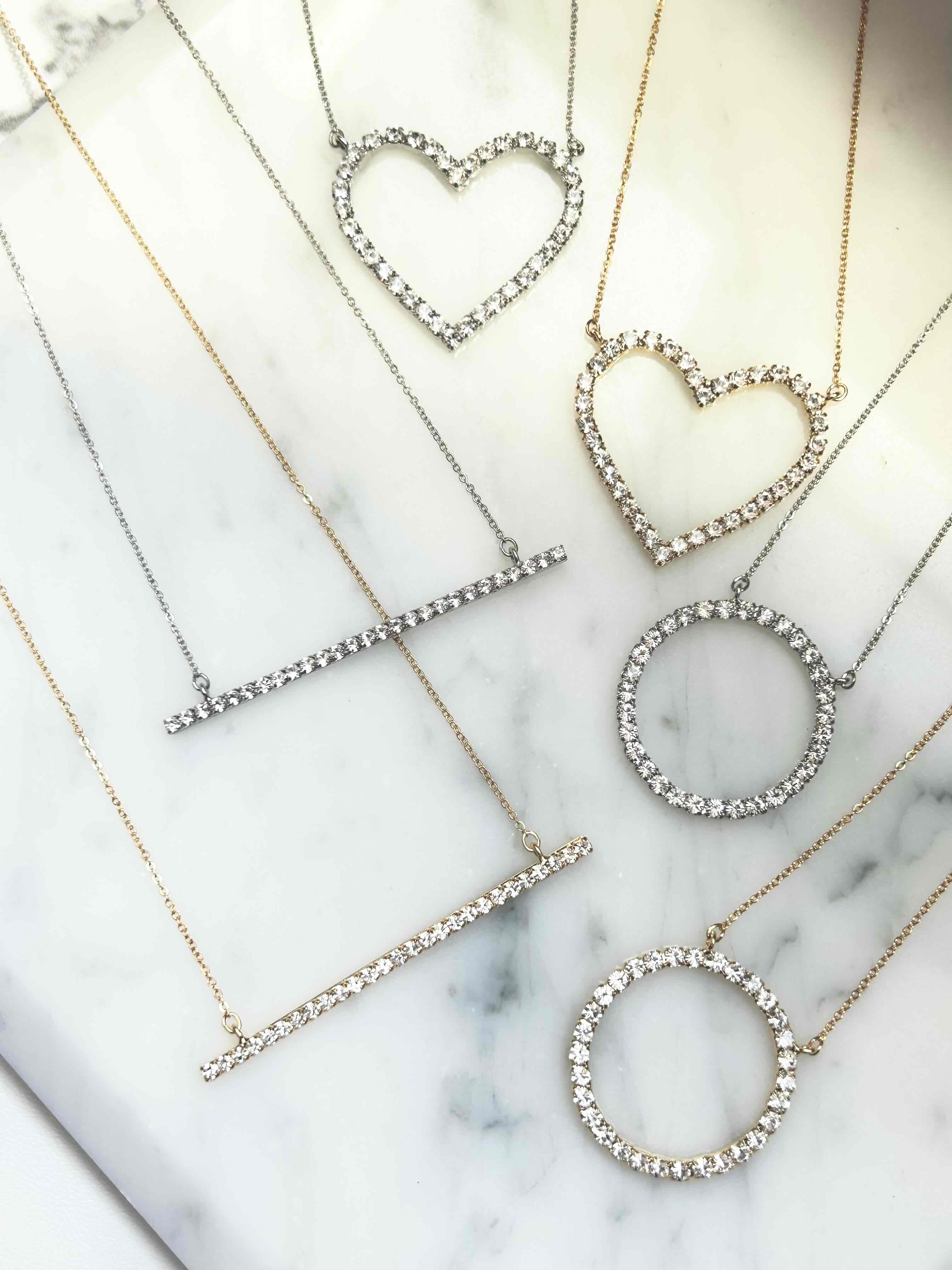 クリスタルミドルネックレス